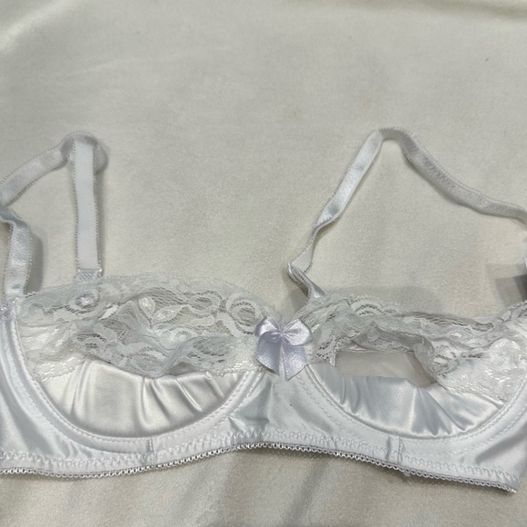 Oh La La Cherie Peekaboo Bra Lace Satin White Size Small NWT - Picture 4 of 8